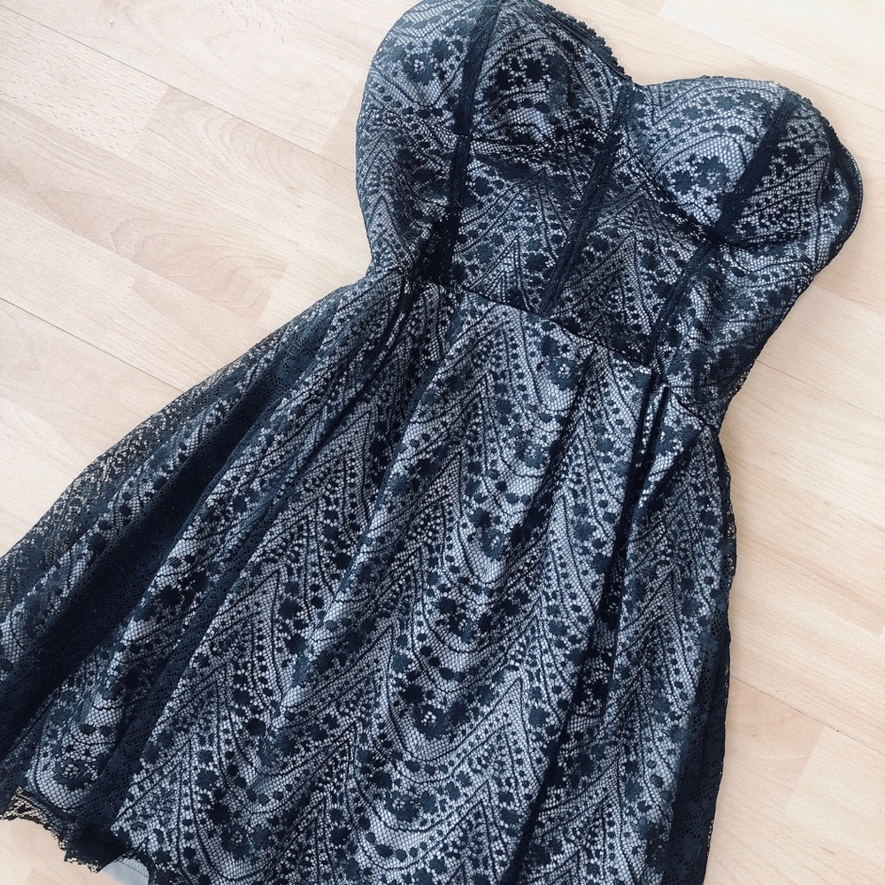 HP🎉 Lace Details Black Strapless Mini Dress 🖤🌹
